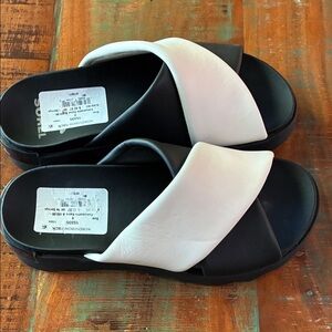 Sorel Viibe™ Crisscross Slide sandals Women’s 8M
